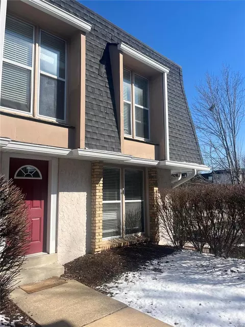 1152 Rue La Chelle #1152, Creve Coeur, MO 63141