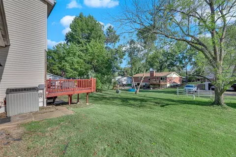 Exterior - 820 Dutch Mill Dr, Ballwin, MO 63011 photo 2 of 7