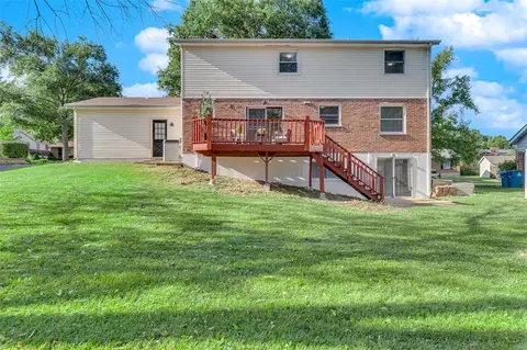 Exterior - 820 Dutch Mill Dr, Ballwin, MO 63011 photo 3 of 7