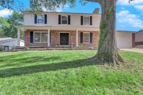 820 Dutch Mill Dr, Ballwin, MO 63011
