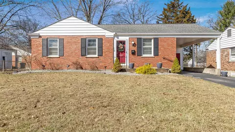 22 Chestnut Hill Ln, Saint Louis, MO 63119