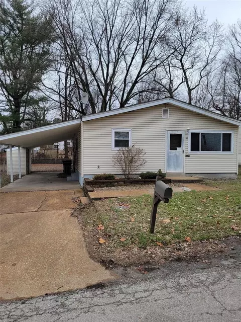 20 Anistasia Dr, Saint Louis, MO 63135