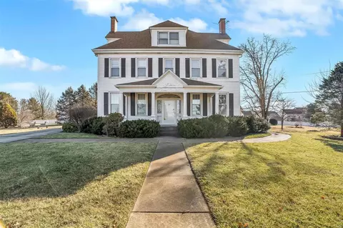 6550 Christopher Dr, Saint Louis, MO 63129