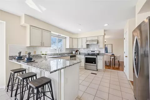 Kitchen - 804 Ivy Trce, Ballwin, MO 63021 photo 1 of 2