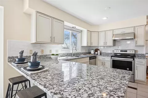 Kitchen - 804 Ivy Trce, Ballwin, MO 63021 photo 2 of 2