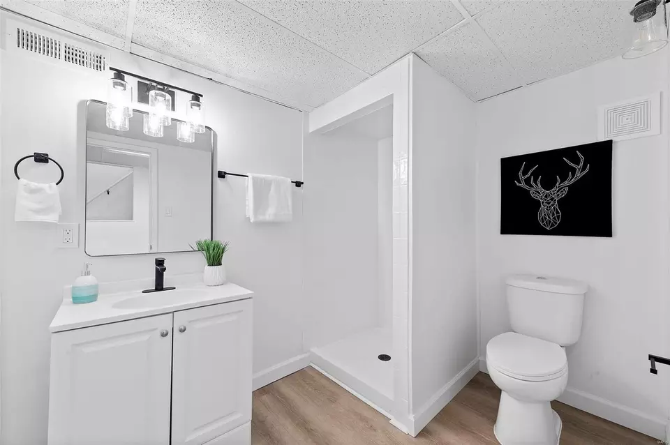 Bath - 10076 Baltimore Ave, Saint Ann, MO 63074 photo 2 of 2