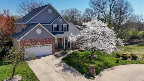2204 Ameling Manor Dr, Maryland Heights, MO 63043