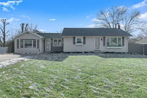 92 Weis Ave, Ellisville, MO 63011