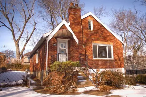 3023 Capehart Dr, Saint Louis, MO 63121
