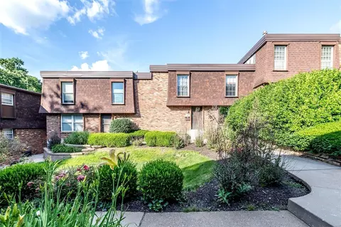 13481 Coliseum Dr, Chesterfield, MO 63017