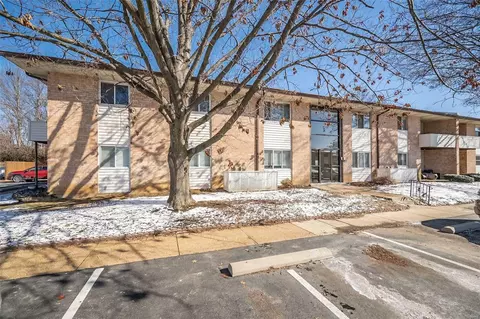 10135 Sakura Dr #D, Saint Louis, MO 63128