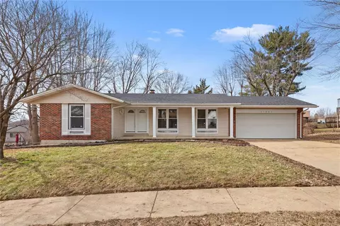 11981 Lakecrest Ln, Saint Louis, MO 63138