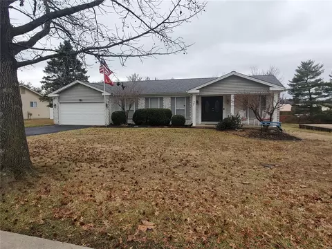 420 Royal Village Dr, Manchester, MO 63011