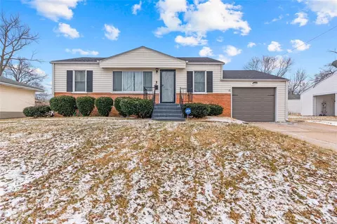 140 Maple Dr, Florissant, MO 63031