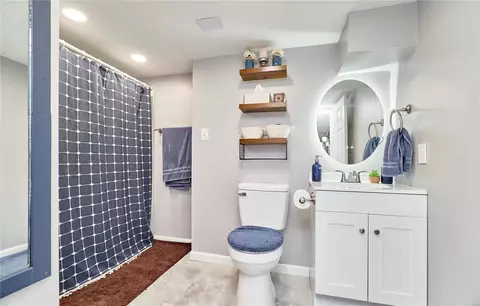 Bath - 351 Buckhurst Dr, Ballwin, MO 63021 photo 5 of 5
