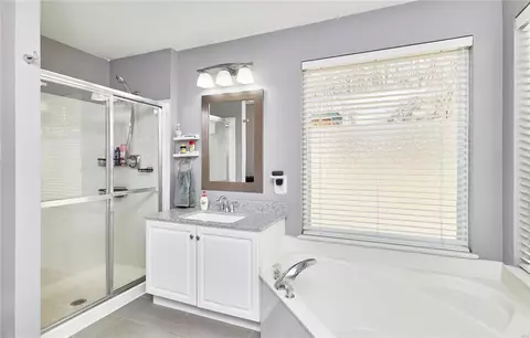Bath - 351 Buckhurst Dr, Ballwin, MO 63021 photo 2 of 5