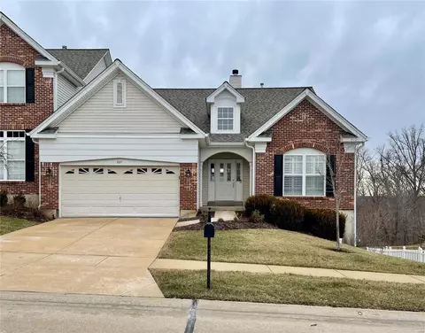 607 Bluffs View Ct, Eureka, MO 63025