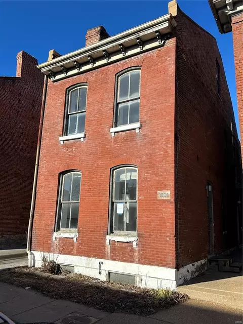 811 Russell Blvd, Saint Louis, MO 63104