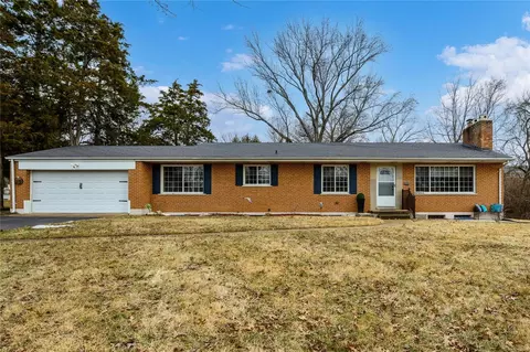10017 Carolynne Dr, Saint Louis, MO 63128