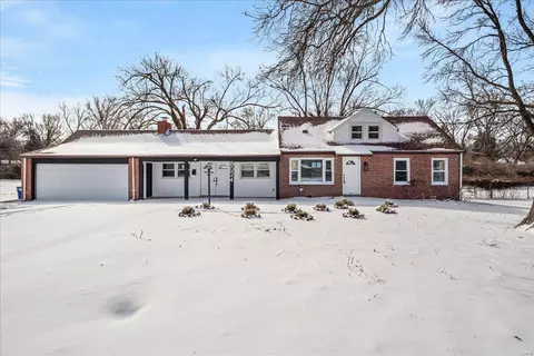 8024 Plymouth Ct, Saint Louis, MO 63134