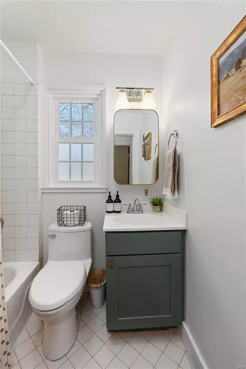 Bath - 615 Fairview Ave, Webster Groves, MO 63119 photo 3 of 5