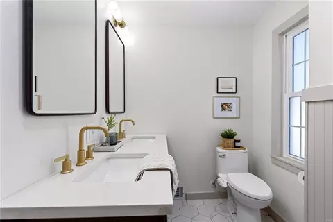 Bath - 615 Fairview Ave, Webster Groves, MO 63119 photo 5 of 5