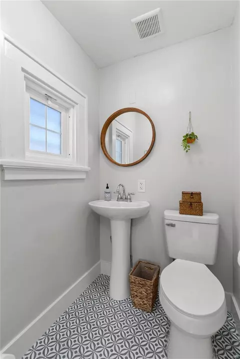 Bath - 615 Fairview Ave, Webster Groves, MO 63119 photo 1 of 5
