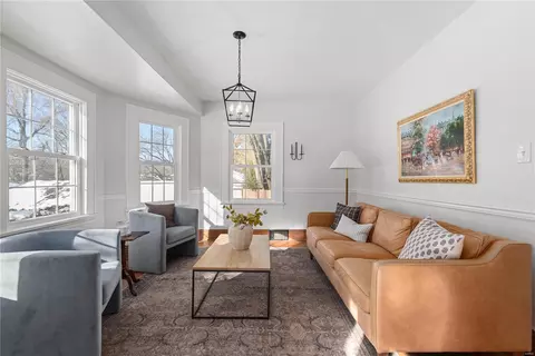 Living - 615 Fairview Ave, Webster Groves, MO 63119 photo 1 of 3