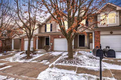 301 Montclair Tower Dr, Saint Charles, MO 63303