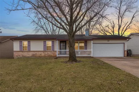 10 W Sunny Wood Ct, Saint Peters, MO 63376