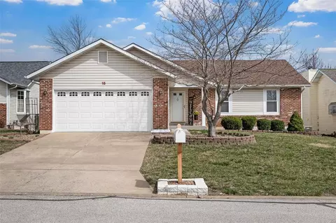 15 Dorchester Ct, Saint Peters, MO 63376