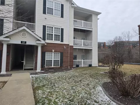 37 Kassebaum Ln #106, Saint Louis, MO 63129
