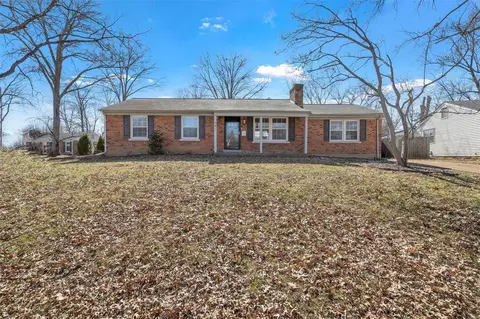941 Box Elder Dr, Saint Louis, MO 63122