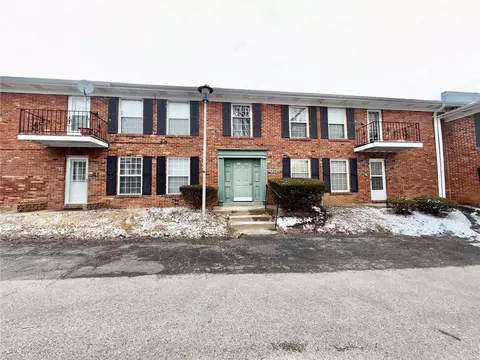 440 Chapel Ridge Dr #E, Hazelwood, MO 63042