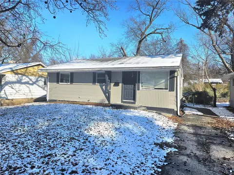 131 Brigadoon Cir, Saint Louis, MO 63137