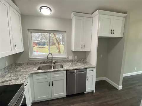 146 E Towerwood Dr, O'fallon, MO 63366 photo 5