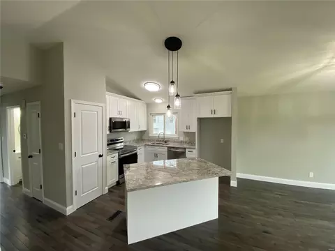 146 E Towerwood Dr, O'fallon, MO 63366 photo 3