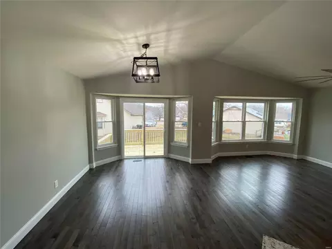 146 E Towerwood Dr, O'fallon, MO 63366 photo 7