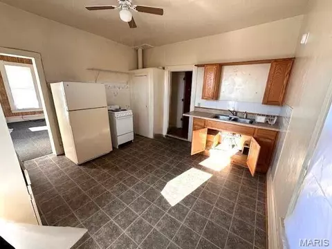 305 E Main St, Willow Springs, MO 65793 photo 14