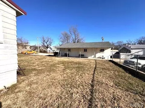 305 E Main St, Willow Springs, MO 65793 photo 12