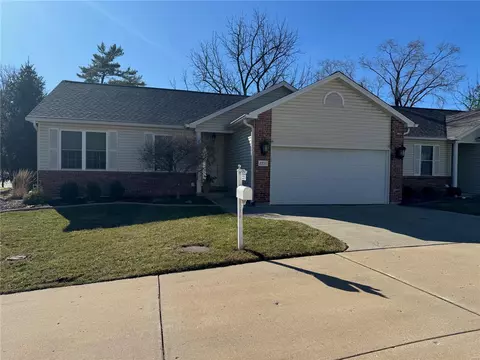 2215 Rule Ave, Maryland Heights, MO 63043