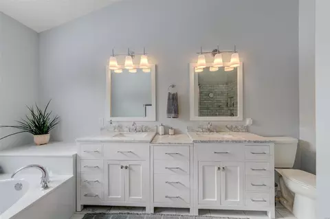 Bath - 5203 Shetland Dr, Weldon Spring, MO 63304 photo 1 of 4