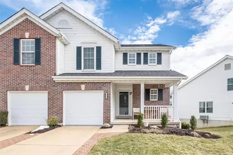 1054 Big Bend Crossing Dr, Manchester, MO 63088