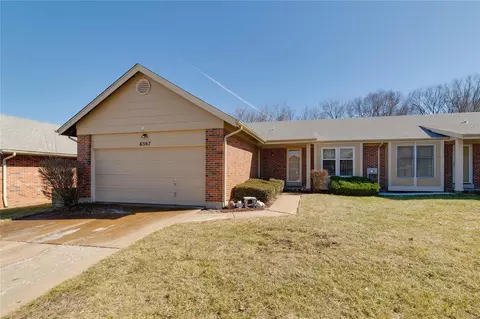 6567 Dolphin Cir E, Florissant, MO 63033