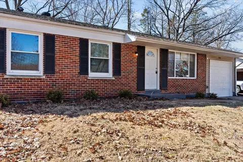 1728 Grafton Dr, Saint Louis, MO 63136