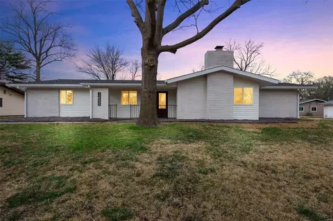 12533 Merrick Dr, Saint Louis, MO 63146