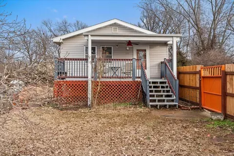 628 Military Rd, Saint Louis, MO 63125