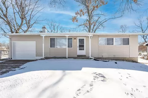10300 Bon Oak Dr, Saint Louis, MO 63136