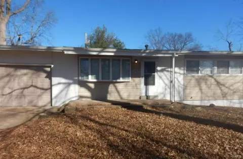 10222 Reba Dr, Saint Louis, MO 63136