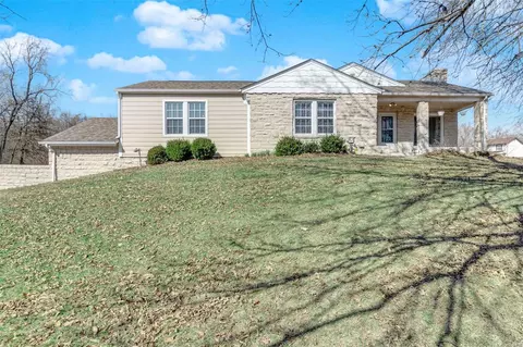 801 Prigge Rd, Saint Louis, MO 63138